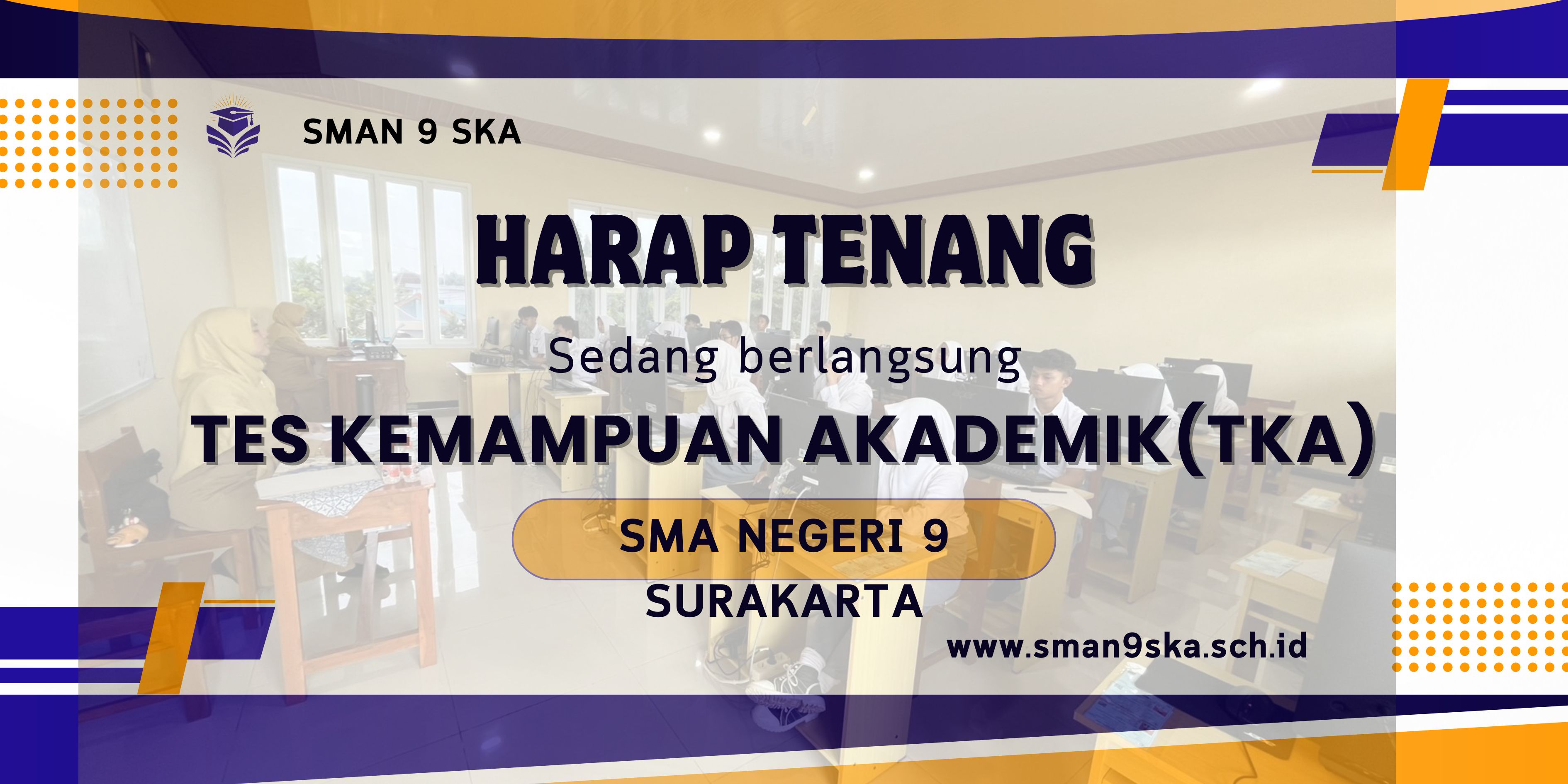 Pelaksanaan Ujian Tes Kemampuan Akademik (TKA) di SMAN 9 Surakarta hari ini Berjalan Lancar dan Transparan

SMA Negeri 9 – Surakarta, 03 November 2025
SMAN 9 Ssurakarta resmi menyelenggarakan Tes Kemampuan Akademik (TKA) pada hari ini sebagai bagian dari proses seleksi/penilaian akademik bagi para peserta, seleksi penerimaan mahasiswa baru. Ujian ini dilaksanakan 2 Gelombang dengan masing-masing Gelombang terdiri dari 3 Sesi.

kepala sekolah SMAN 9 Surakarta Meyra Dwi Nugrahaningsih, S.Si, M.Pd  menyampaikan bahwa Semua keperluan yang di butuhkan untuk TKA sudah di siapkan Mulai dari Lab Komputer sampai dengan Genset jika terjadi pemadaman listrik. sistem penilaian dan teknis ujian telah disiapkan secara transparan, objektif, dan bebas dari intervensi.

“Seluruh proses ujian dilakukan dengan standar yang ketat, mulai dari verifikasi peserta, pengawasan ruang ujian, hingga pemrosesan hasil. Kami memastikan mekanisme berjalan jujur dan profesional,” jelasnya.

TKA ini mencakup beberapa bidang, antara lain:

Kemampuan verbal

Kemampuan numerik

Penalaran logis dan analitis

Literasi umum

Pelaksanaan ujian dilakukan secara Online menggunakan sistem yang telah teruji. Seluruh sarana dan infrastruktur dipersiapkan untuk mendukung kelancaran proses, mulai dari server, ruang ujian, hingga pengawas.

Selain itu, SMAN 9 Ska juga menyediakan layanan bantuan teknis serta ruang koordinasi bagi peserta yang mengalami kendala.

“Kami ingin memberi kesempatan yang adil bagi semua peserta. Ujian ini tidak hanya mengukur pengetahuan, tetapi juga potensi akademik dan kemampuan berpikir,” ungkap Meyra Dwi Nugrahaningsih, S.Si, M.Pd.


Dengan terlaksananya TKA tahun ini, diharapkan dapat menghasilkan peserta terbaik yang sesuai standar akademik dan kompetensi yang dibutuhkan.

Kontak Media:
[Heru Pramono]
08132580809/info@sman9ska.sch.id
